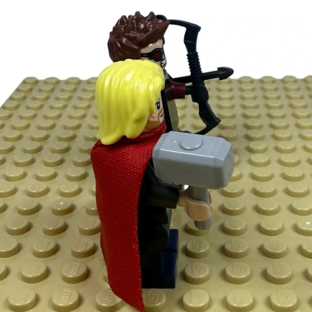 Lego Hawkeye & Thor Minifigures w/ Bow & Hammer 76030 Avengers sh0172‎  sh0170 - Picture 2 of 4